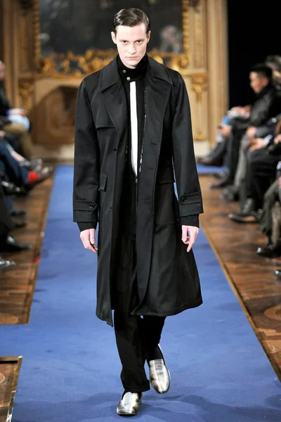 Look 28